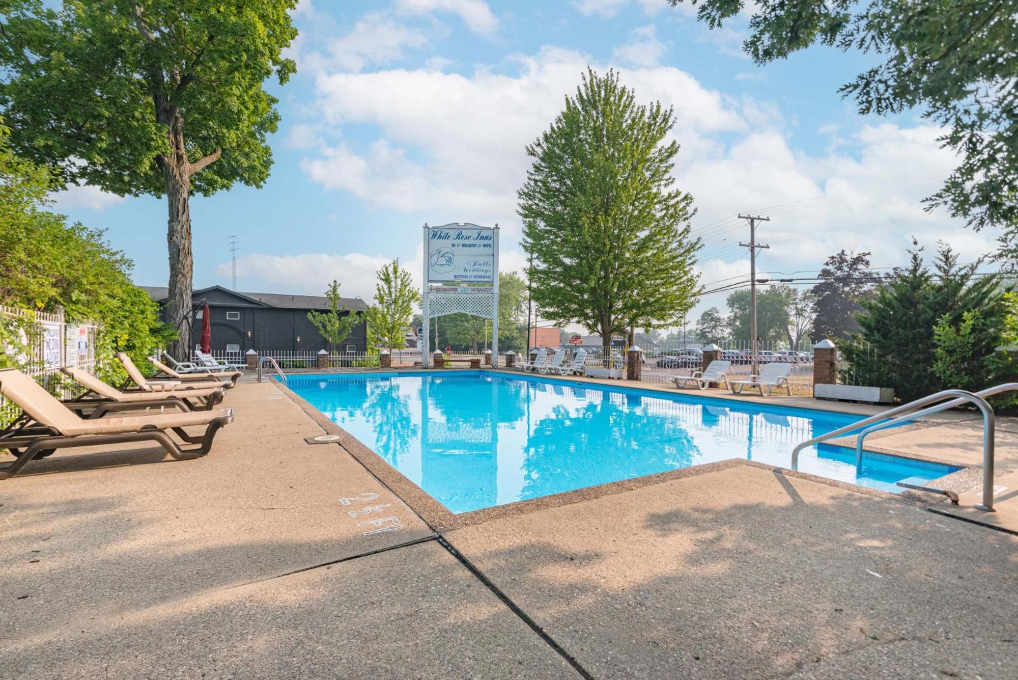 White Rose Inns & Motel Wisconsin Dells Extérieur photo